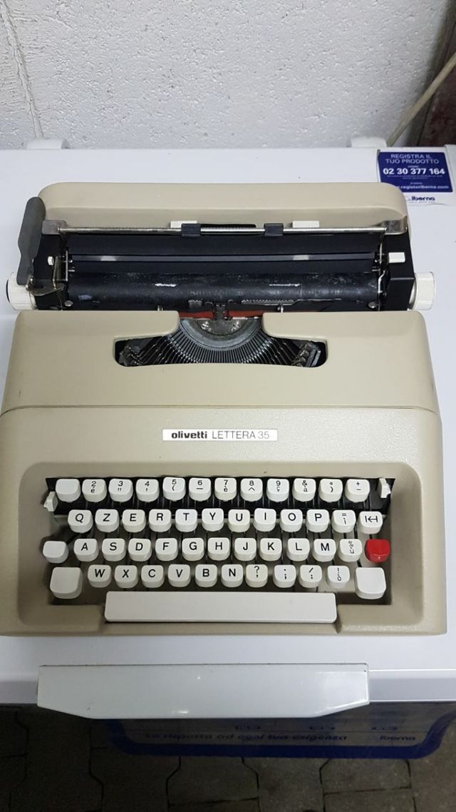 macchina da scrivere olivetti lettera 35