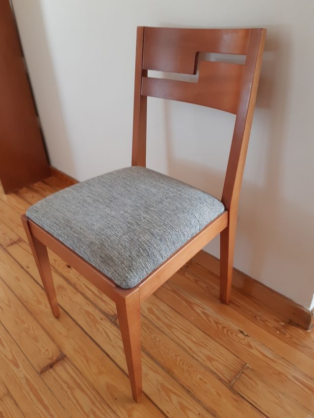 3 sillas de madera cerezo tapizadas