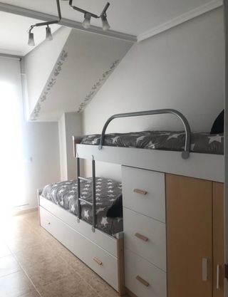 Ático luminoso en urbanización con piscina Noja