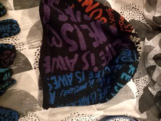 conjunto gorro y guantes Desigual