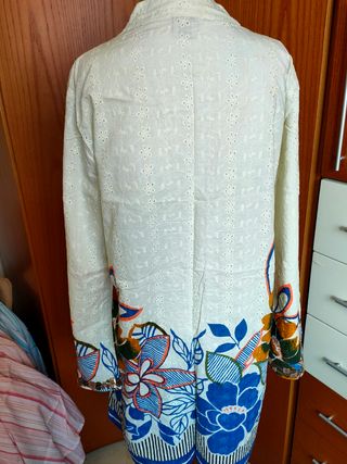 Precioso kimono bordado. Medidas en descripción 