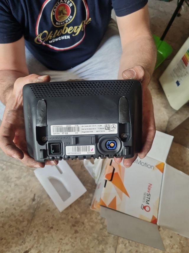 pantalla original de mercedes  clase b  2010