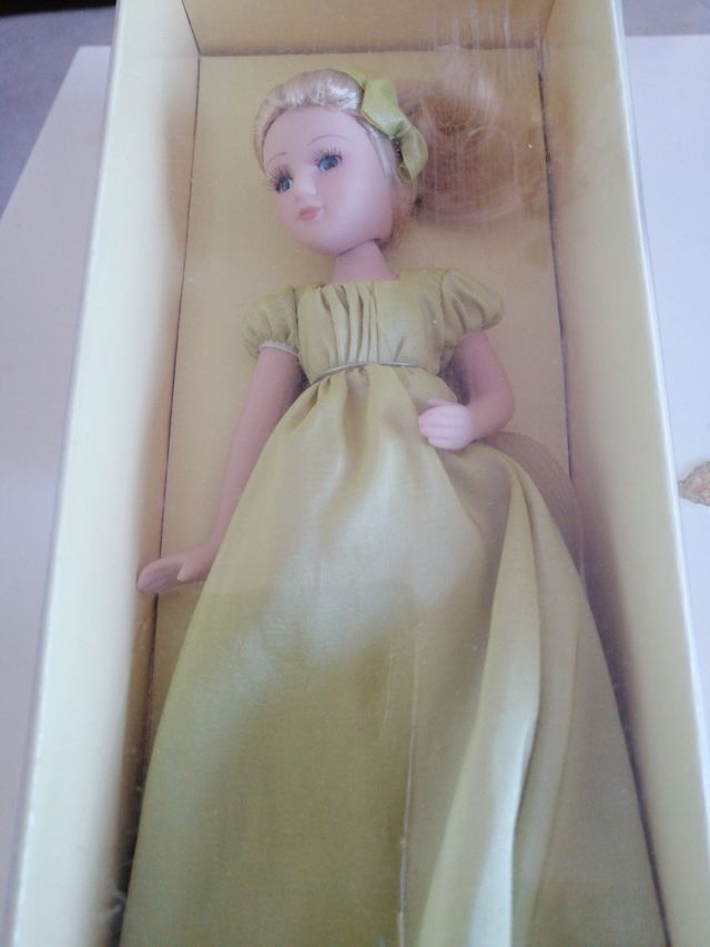 3 muñecas de ceramica en sus cajas