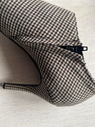 Zapato con tacón recto de 8.5 cm de piel rosa palo