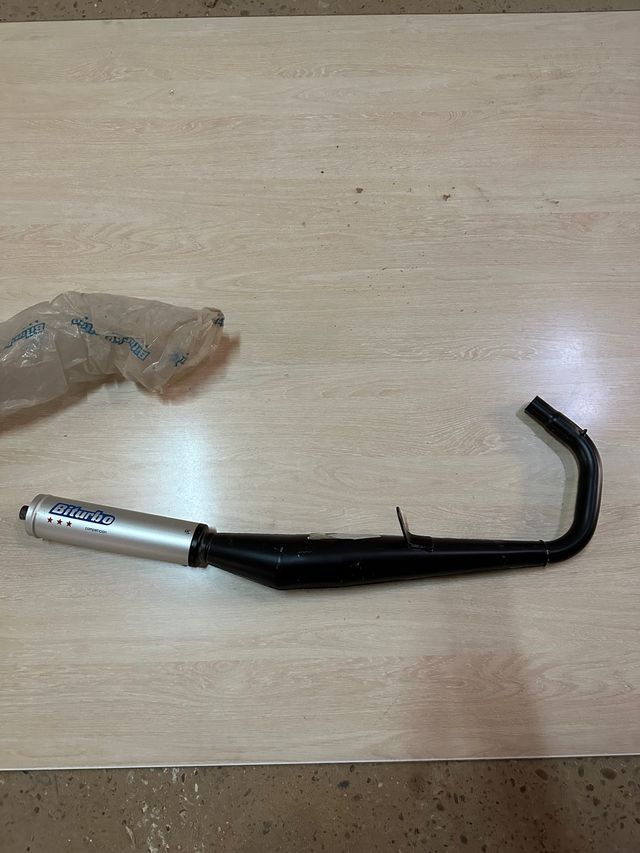 Escape Biturbo Rieju RV 50