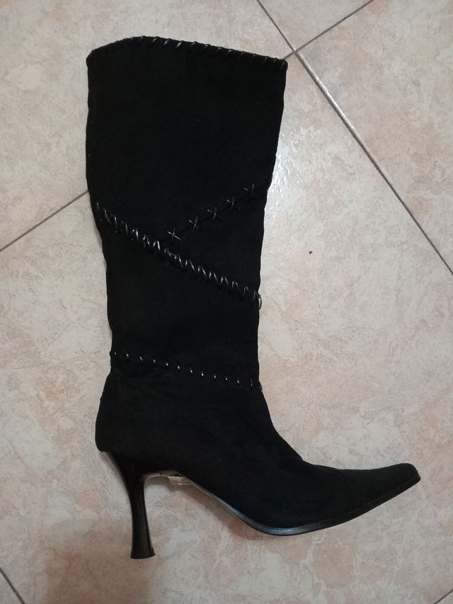 botas negras las estrenas tú