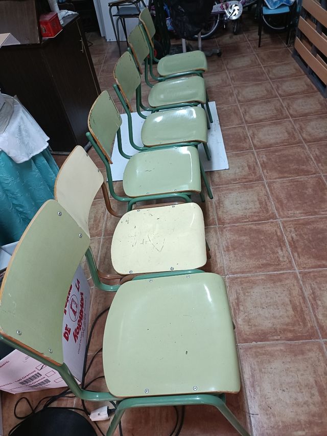 silla de colegio verdes