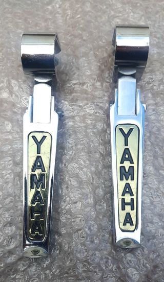 Estriberas con logo Yamaha