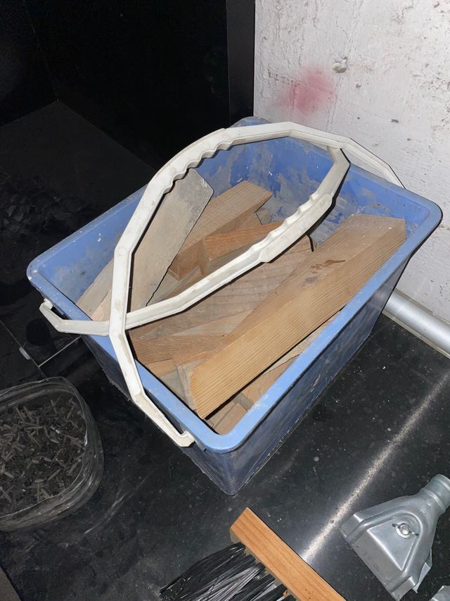 Cuñas madera diferentes tamaños y cubo