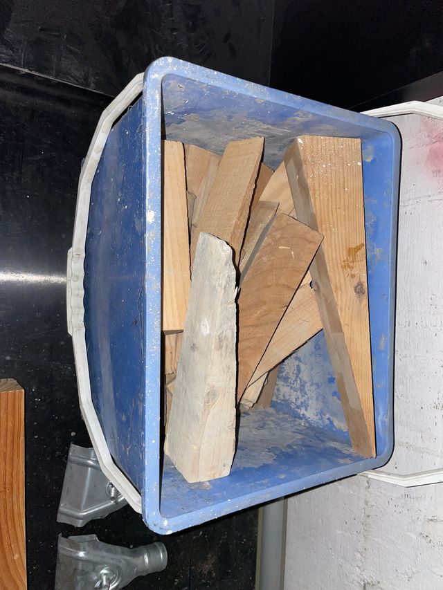 Cuñas madera diferentes tamaños y cubo