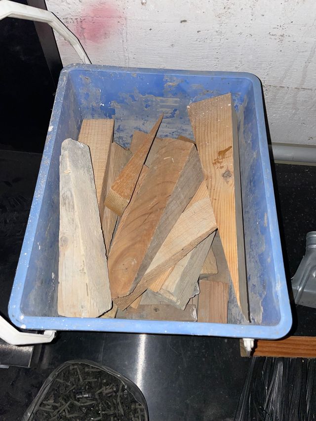 Cuñas madera diferentes tamaños y cubo