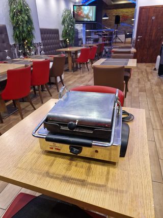 contra barra estantería bar restaurante cafetería