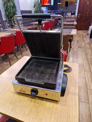 contra barra estantería bar restaurante cafetería