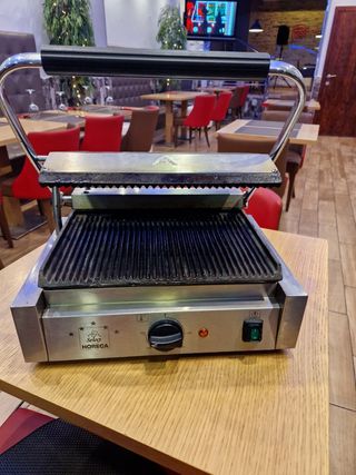 contra barra estantería bar restaurante cafetería