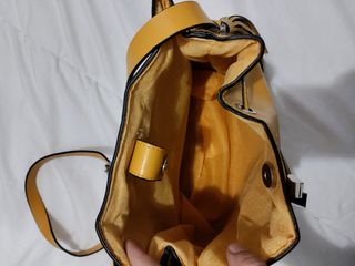 Bolso amarillo Zara