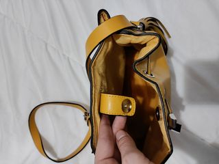 Bolso amarillo Zara