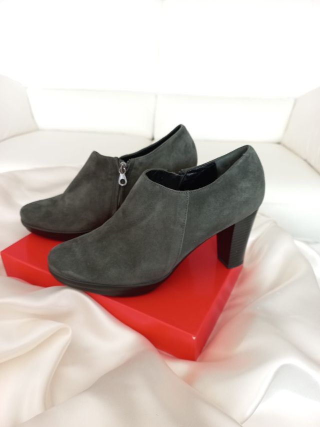 Tronchetto scamosciato in vera pelle