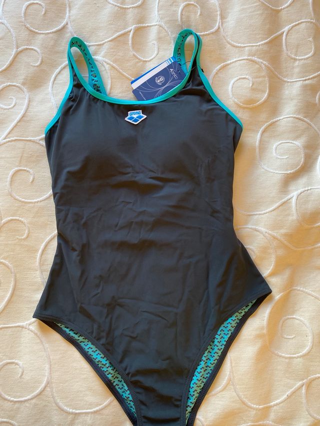 Bañador ARENA T42 mujer sin estrenar