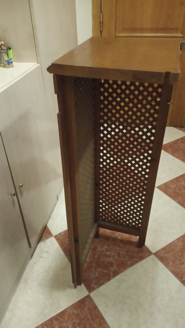 Cubre radiador esquinero madera.