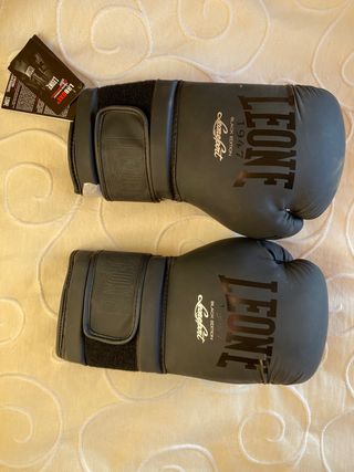 GUANTES BOXEO y VENDAS LEONE