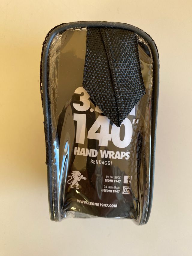 GUANTES BOXEO y VENDAS LEONE