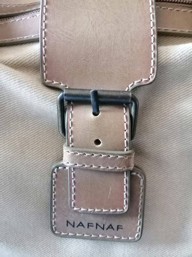 Bolso de asa de la marca francesa Naf Naf