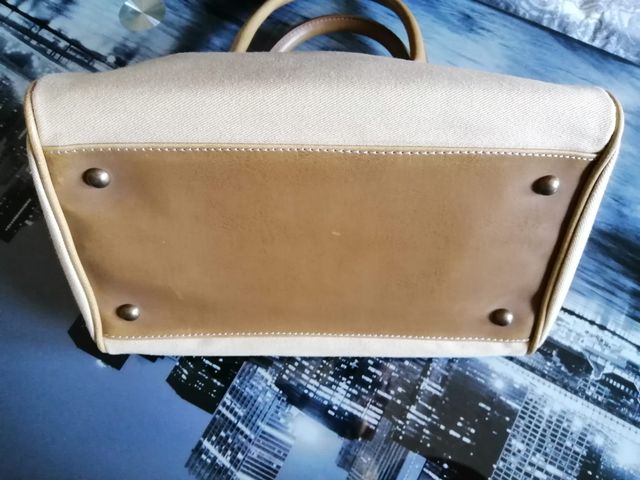 Bolso de asa de la marca francesa Naf Naf