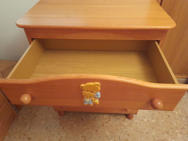 Cómoda y dos estanterías