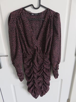 Vestido Zara negro con coranzocitos