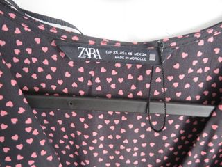 Vestido Zara negro con coranzocitos