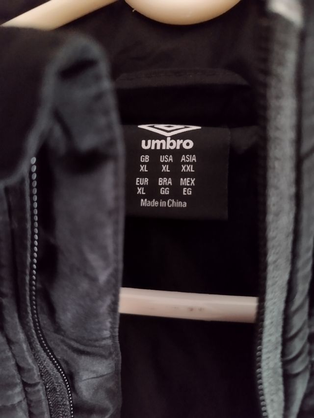 Abrigo Umbro oficial Rayo Vallecano