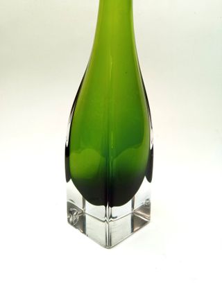 Violetero en cristal verde e incoloro