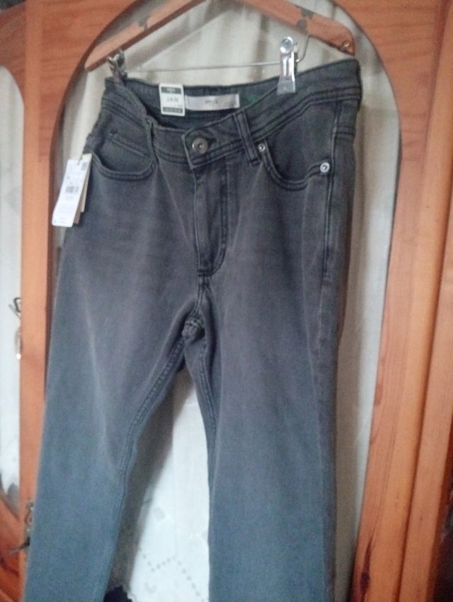Vaqueros Grises nuevos