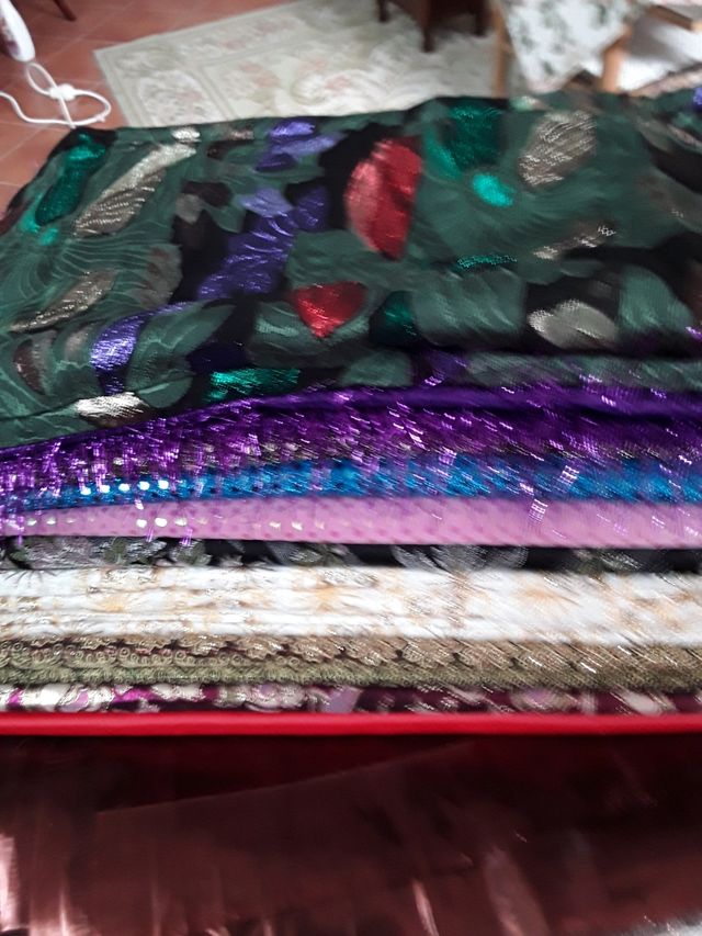 Resto de cortes de telas para festa (6€/metro)