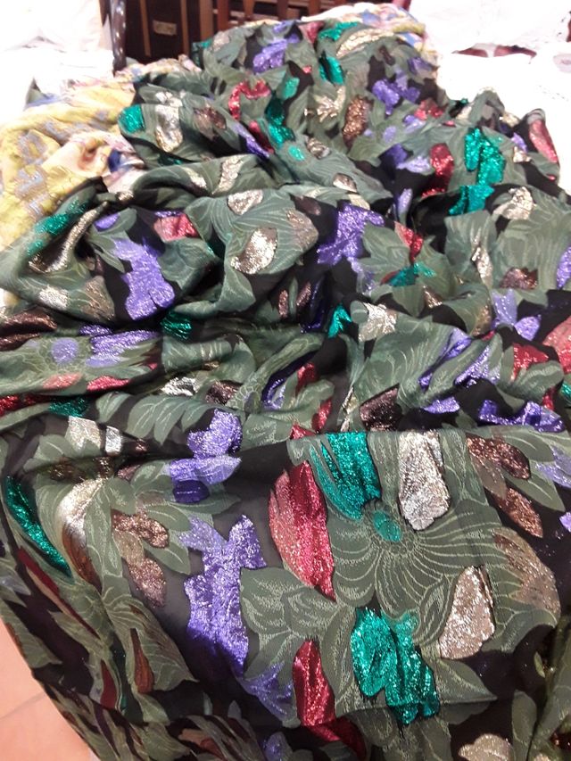 Resto de cortes de telas para festa (6€/metro)