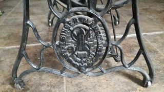 mesa máquina de coser antigua