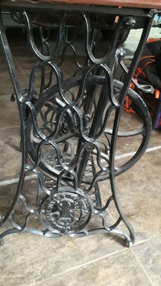 mesa máquina de coser antigua
