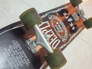 Skate con ruedas de longboard