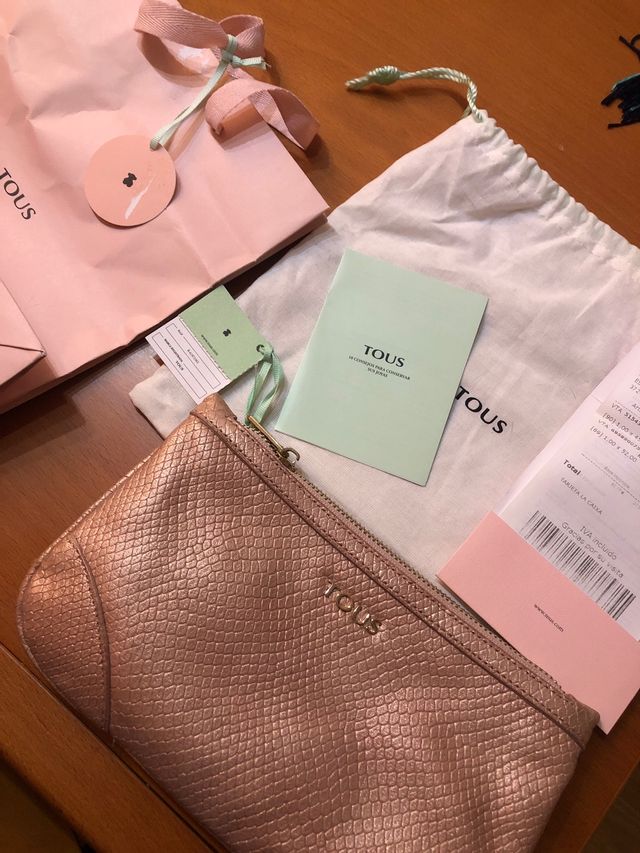 Bolso cartera y bandolera Tous