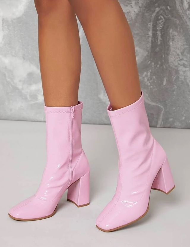 Botines talón bloc color rosa estilo charol