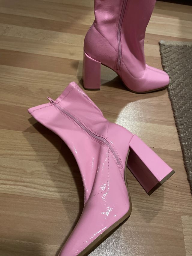 Botines talón bloc color rosa estilo charol