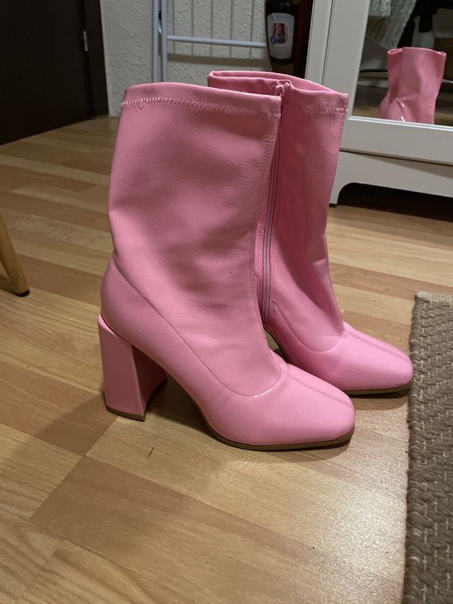 Botines talón bloc color rosa estilo charol