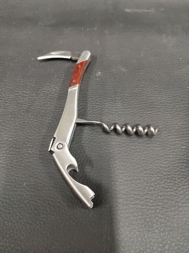 # JUEGO PARA ABRIR VINOS