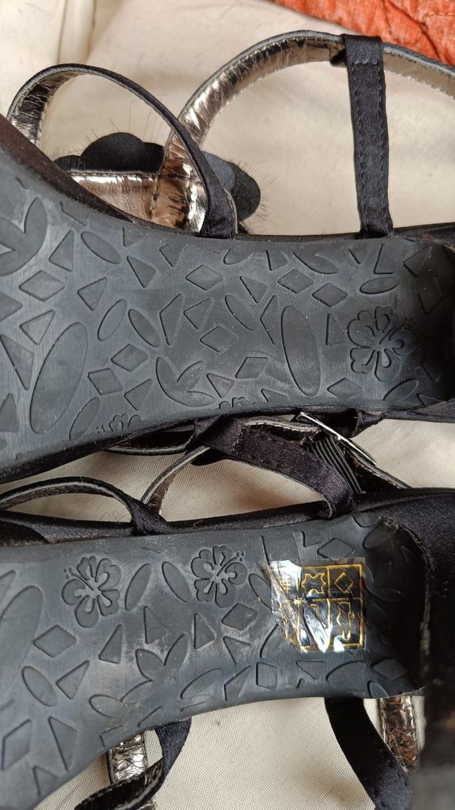 Zapatos de tacón elegantes