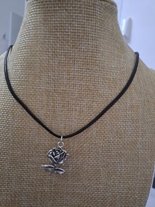 Rosa con colgante