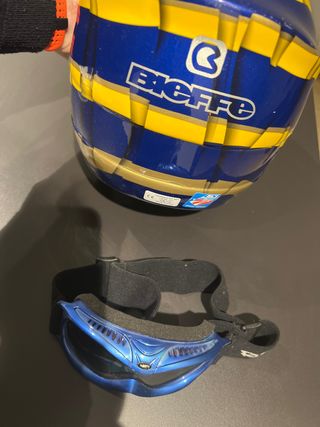 Casco y gafas de sky