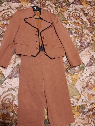 Traje torrentí niño