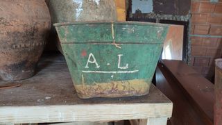 Recipientes para vendimia de chapa antiguos