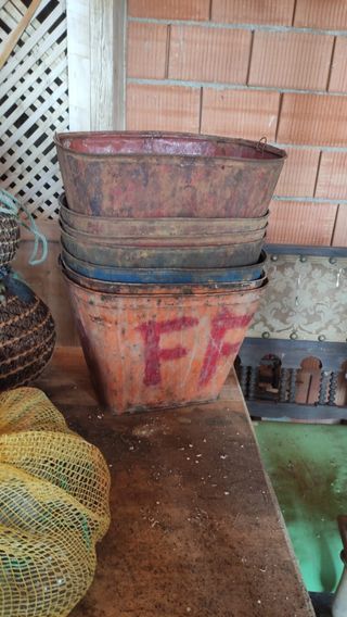 Recipientes para vendimia de chapa antiguos