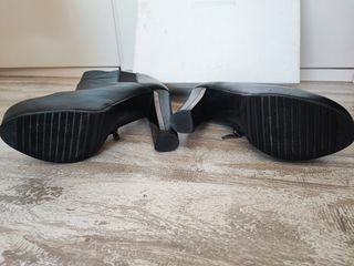Botines de piel negros con tacón 10cm de Guess